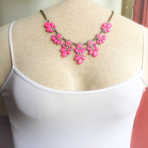 Bright Pink Collar Statement Necklace ✨1 left!✨ - Picture 3 of 4